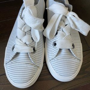 Womens slip on shoes